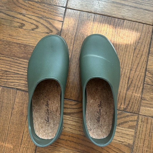 ALD Green Slip-On Clogs - Picture 1 of 5